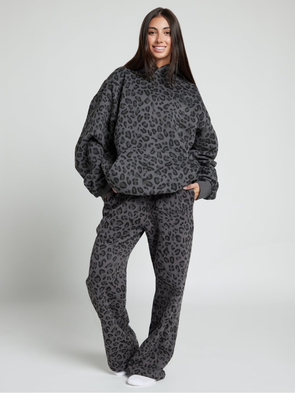 Comfrt SET Women's Gray Leopard Print Hoodie and Bottoms